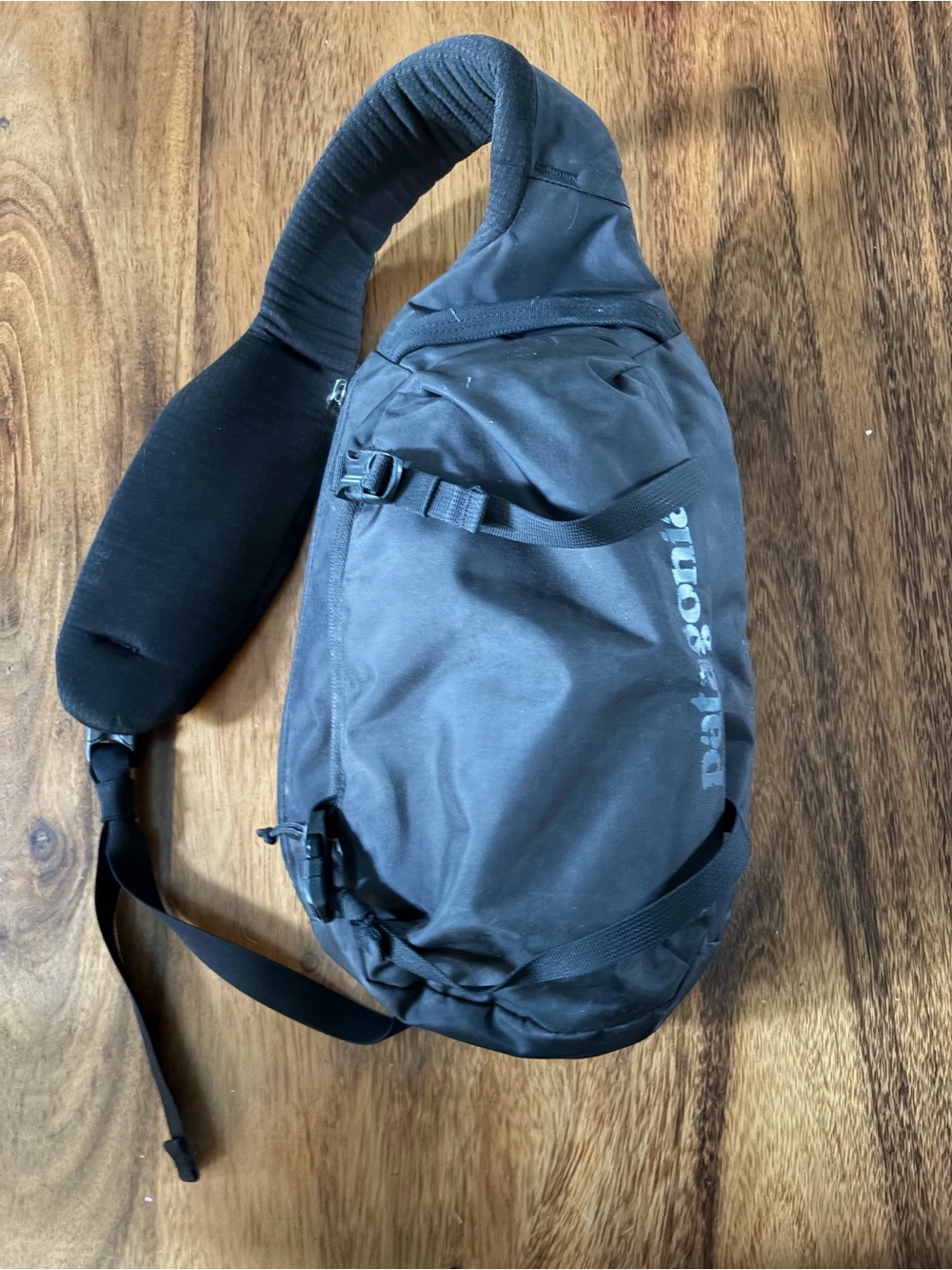 Patagonia Atom Sling Bag 8L — Like New, Black